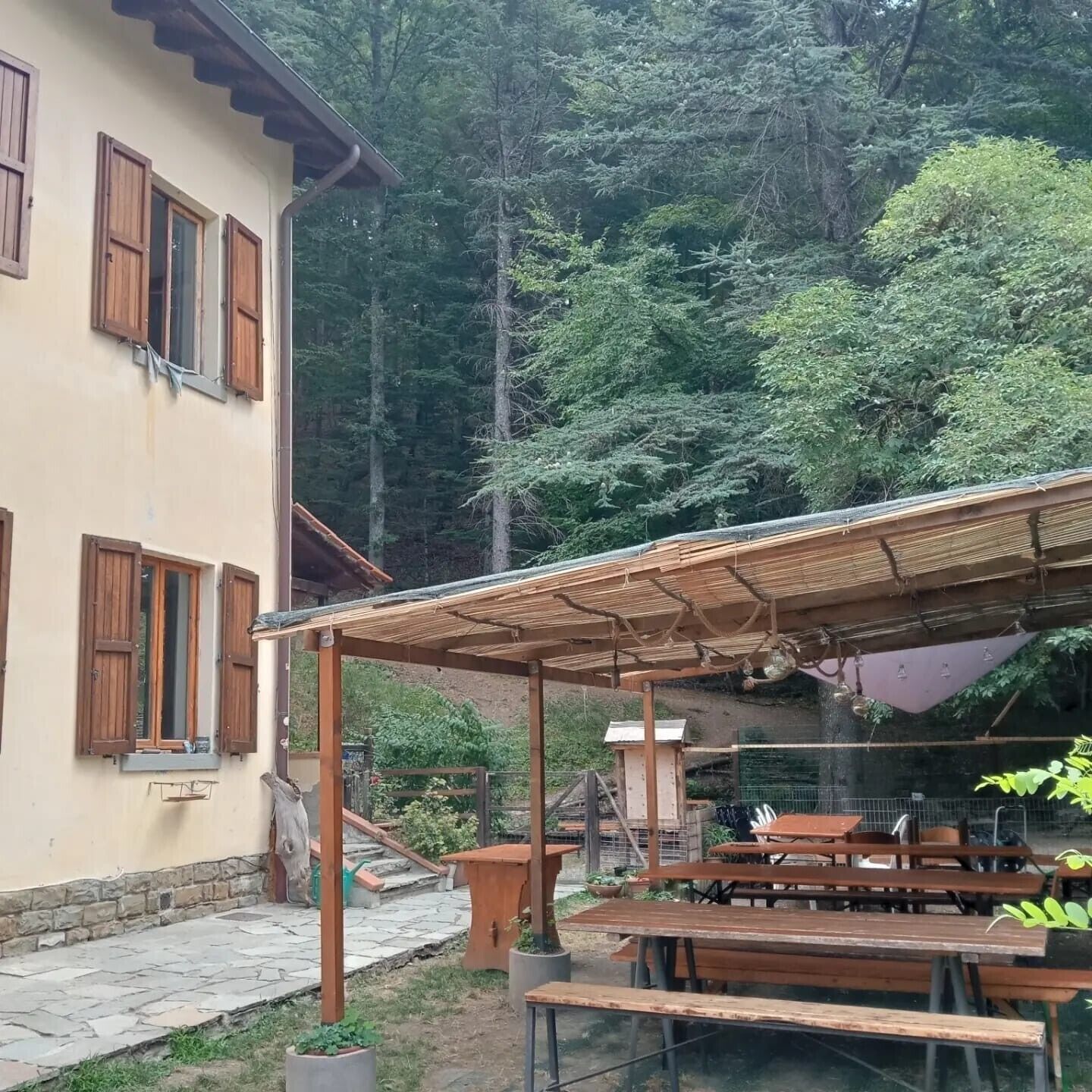 屋外ダイニングエリア