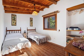 3 chambres, fer et planche à repasser, Wi-Fi gratuit, draps fournis