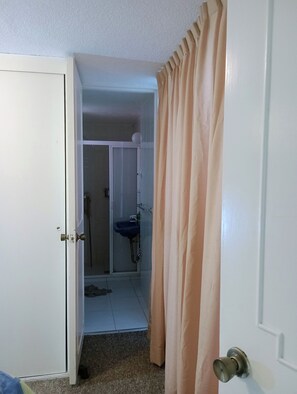 Handtücher, Shampoo, Toilettenpapier