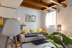 Apartment, Courtyard View | Living area