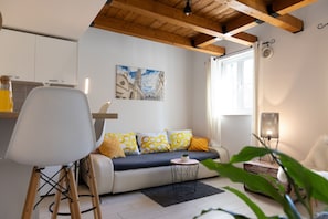 Apartment, Courtyard View | Living area