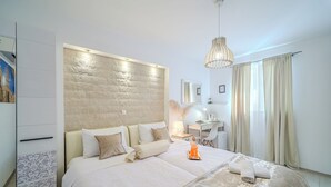 A modern bedroom with a large bed, bedside tables, a desk, and a chair. - Rooms and apartments Paese (Split)