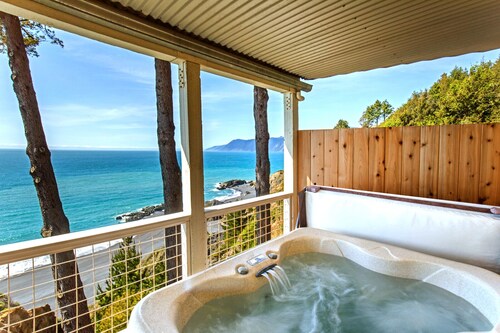 Amazing 2 bedroom by OceanviewHotTubs Tesla charging Shelter Cove Oceanfront
