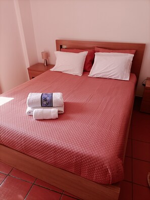 4 bedrooms, free WiFi, bed sheets