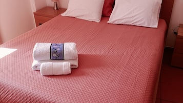 4 bedrooms, free WiFi, bed sheets