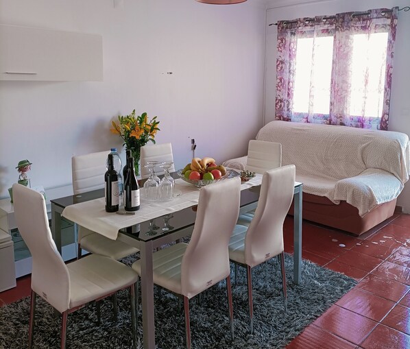 Dining - Holiday Home 'Valley T2 Duplex' with Mountain View, Wi-Fi and Air Conditioning (Vila Nova de Foz Côa)