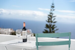 Outdoor dining - 'Casa Hélène' with Sea Views, Shared Pool and Wi-Fi (Fasnia)
