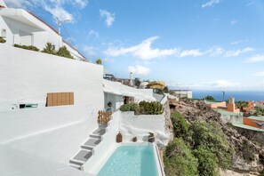 Pool - 'Casa Hélène' with Sea Views, Shared Pool and Wi-Fi (Fasnia)