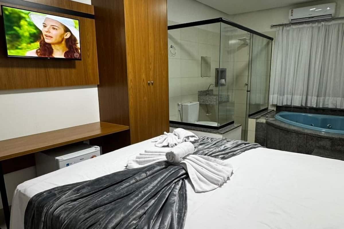 Deluxe Double Room, Courtyard View | Hypo-allergenic bedding, Select Comfort beds, laptop workspace