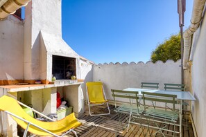 Outdoor dining - Apartment 'Siesta Sete' with Private Terrace and Wi-Fi (Sète)