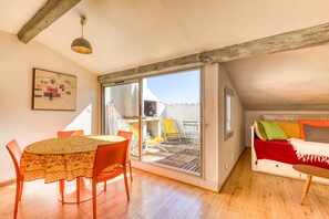 Dining - Apartment 'Siesta Sete' with Private Terrace and Wi-Fi (Sète)