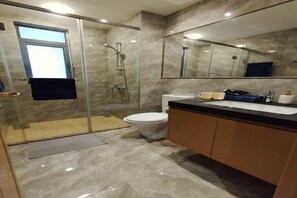 مجففات شعر، مراحيض شطف، مناشف، صابون