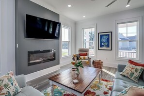 Smart TV, chimenea y reproductor de DVD
