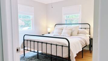 4 bedrooms, iron/ironing board, free WiFi, bed sheets