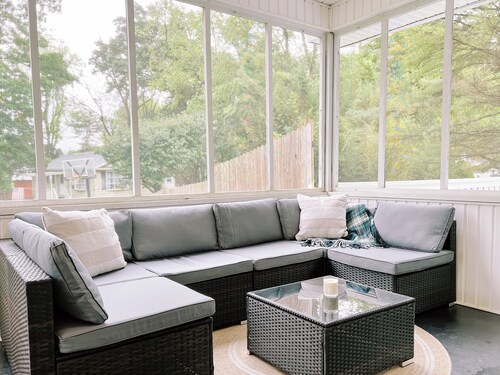 Family Friendly Home w/ Large Fenced Yard, 5 mins from I-81 & Downtown Woodstock