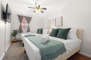 3 bedrooms, desk, iron/ironing board, travel cot - Spacious 3BR• FREE Parking • Min to NYC • Sleeps up to 10 • W/D (Hoboken)