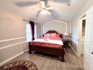 2 habitaciones, tabla de planchar con plancha, wifi y ropa de cama