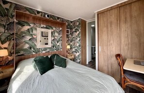 1 bedroom, desk, iron/ironing board, WiFi
