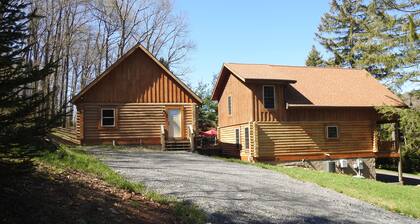 Charming 3-bedroom log home with detached game and activities space