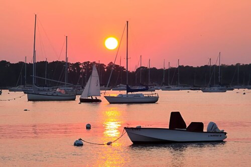 Modern 3-bedroom house in beautiful and historic Bristol, RI.   WiFi, AC. 