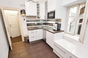 雪櫃、微波爐、爐具、洗碗機