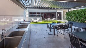 Outdoor dining - Stones Corner Vista Stay (Stones Corner)