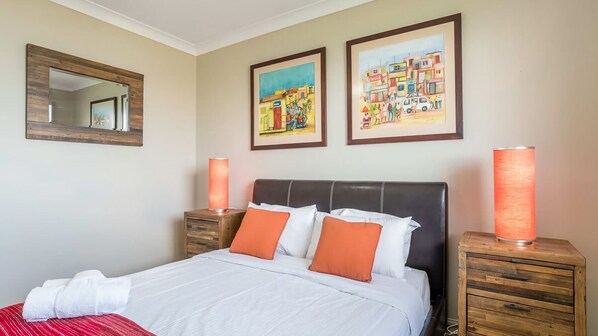 2 bedrooms, desk, free WiFi, bed sheets