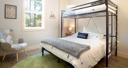 *6p Hot Tub *100Mbps*BBQ Grill*King Bed*Fireplace