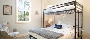 *6p Hot Tub *100Mbps*BBQ Grill*King Bed*Fireplace