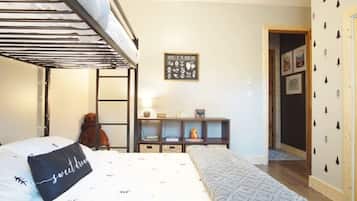 3 bedrooms, iron/ironing board, travel crib, free WiFi