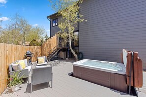 Terrace/patio - Cheerful 3BR Home - Hot Tub - Walk to Downtown (Frisco)
