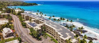 Gorgeous Oceanfront 2 Bed/2 Bath Condo with A/C at Kona Bali Kai Resort Unit 306