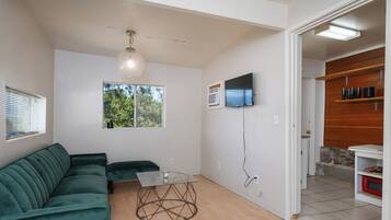 Apartment, 1 Queen Bed with Sofa bed, Mountain View (Sleepy Sasquatch 2) | Living area | TV