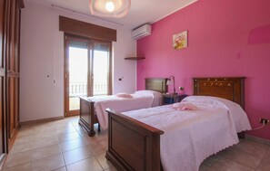 4 bedrooms, travel crib, free WiFi, bed sheets