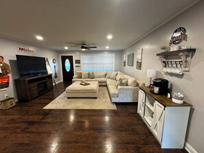 Smart TV - 3-bedroom w/pool and all the comforts of home in Muscle Shoals-recording capital (Muscle Shoals)