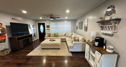 3-bedroom w/pool and all the comforts of home in Muscle Shoals-recording capital