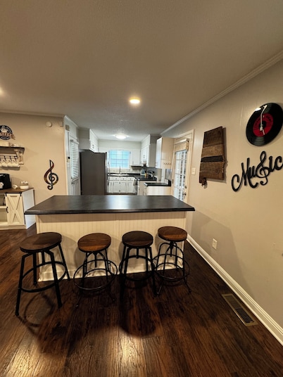 3-bedroom w/pool and all the comforts of home in Muscle Shoals-recording capital