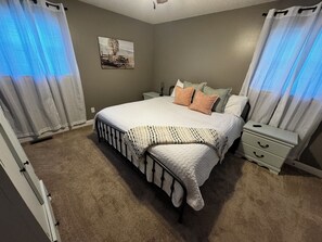 3 bedrooms, iron/ironing board, WiFi, bed sheets - 3-bedroom w/pool and all the comforts of home in Muscle Shoals-recording capital (Muscle Shoals)