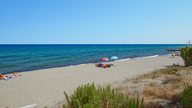 A beach with clear skies, calm waters, and a few people sunbathing. - 3 bedroom gorgeous home in Cervione (Cervione)