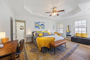 3 bedrooms, desk, iron/ironing board, travel crib - Full size ping-pong and foosball table! Bike, kid, dog, & work friendly. (Bentonville)