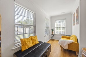 Smart TV, fireplace, foosball, table tennis - Full size ping-pong and foosball table! Bike, kid, dog, & work friendly. (Bentonville)