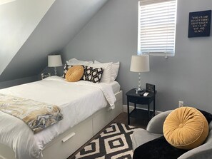 3 bedrooms, desk, iron/ironing board, travel cot