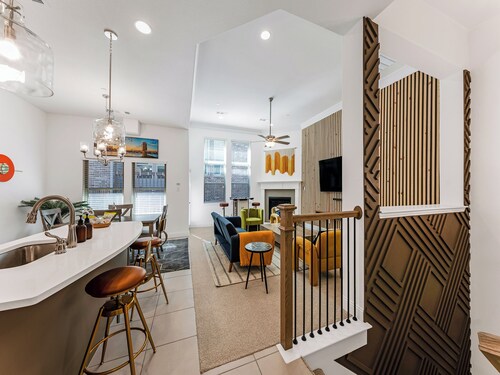 Chic Townhome: Arcade Games, EV Charging, Putting Green, & Luxury Decor!