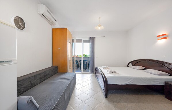 1 bedroom, free WiFi, bed sheets