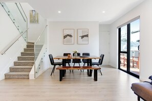 Ferienhaus | Essbereich im Zimmer