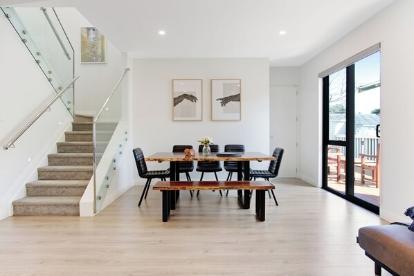 House | In-room dining