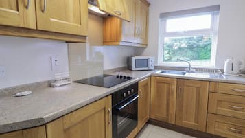Cookware/dishes/utensils
