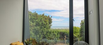 STARGAZER, romantic, with hot tub in Ballymoney, County Wexford