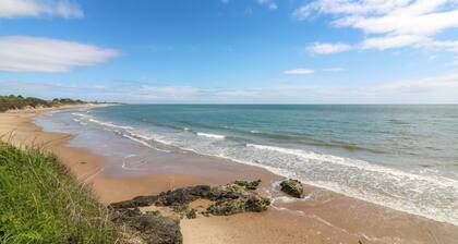 STORMCHASER, romantic, with a garden in Ballymoney, County Wexford