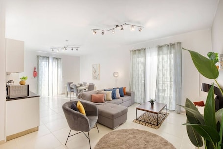 Smart TV. Bliss: Stylish 2-Bedroom Apartment in Il-Fgura, Malta